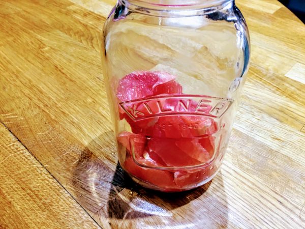 How do you make pink grapefruit gin?